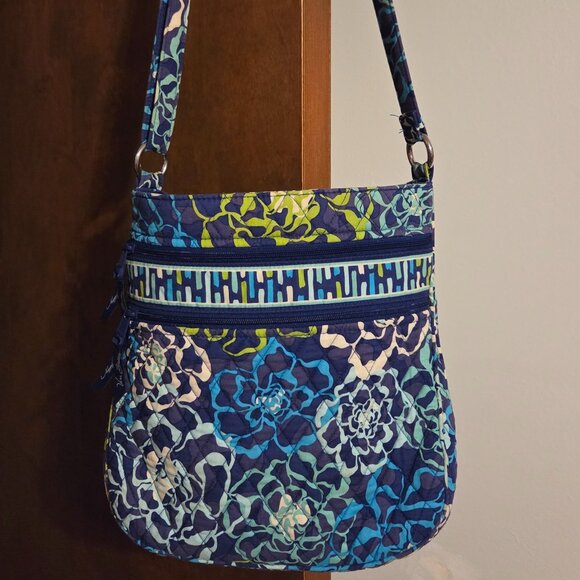 Vera Bradley Handbags - Vera Bradley Crossbody Bag